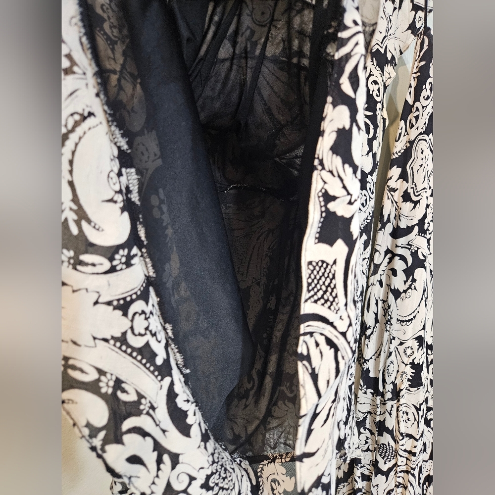💥💥Reduced💥💥Temptations Black and Cream Skirt Set - Picture 4 of 6